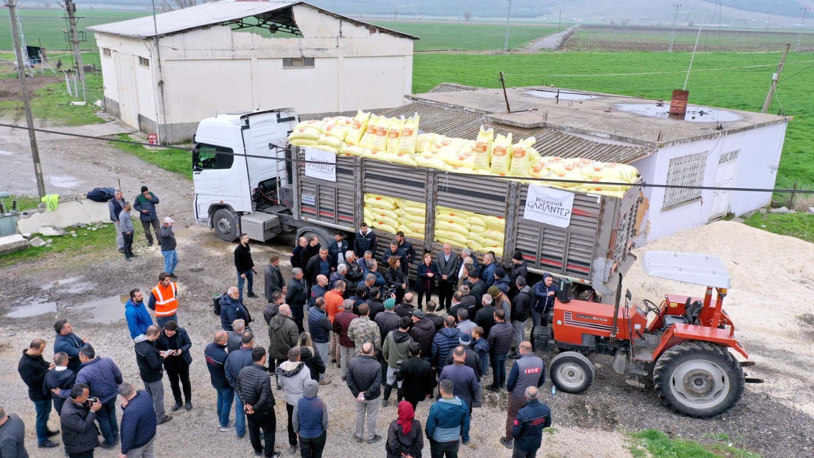 Büyükşehir Belediyesi, afetzede çiftçiye umut oldu;