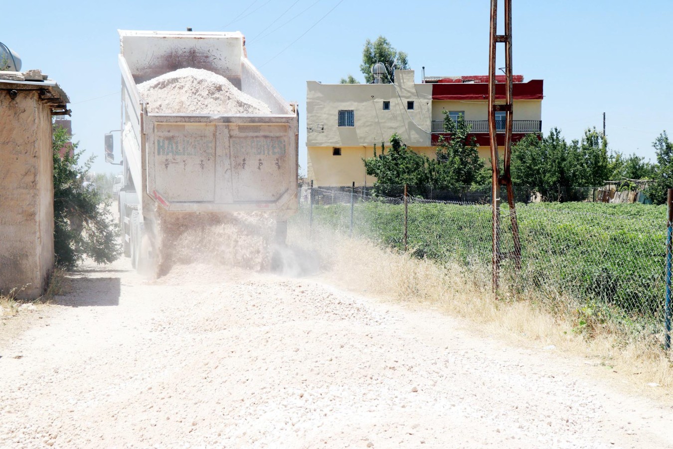 Kırsal bölgelere üstyapı hizmeti;