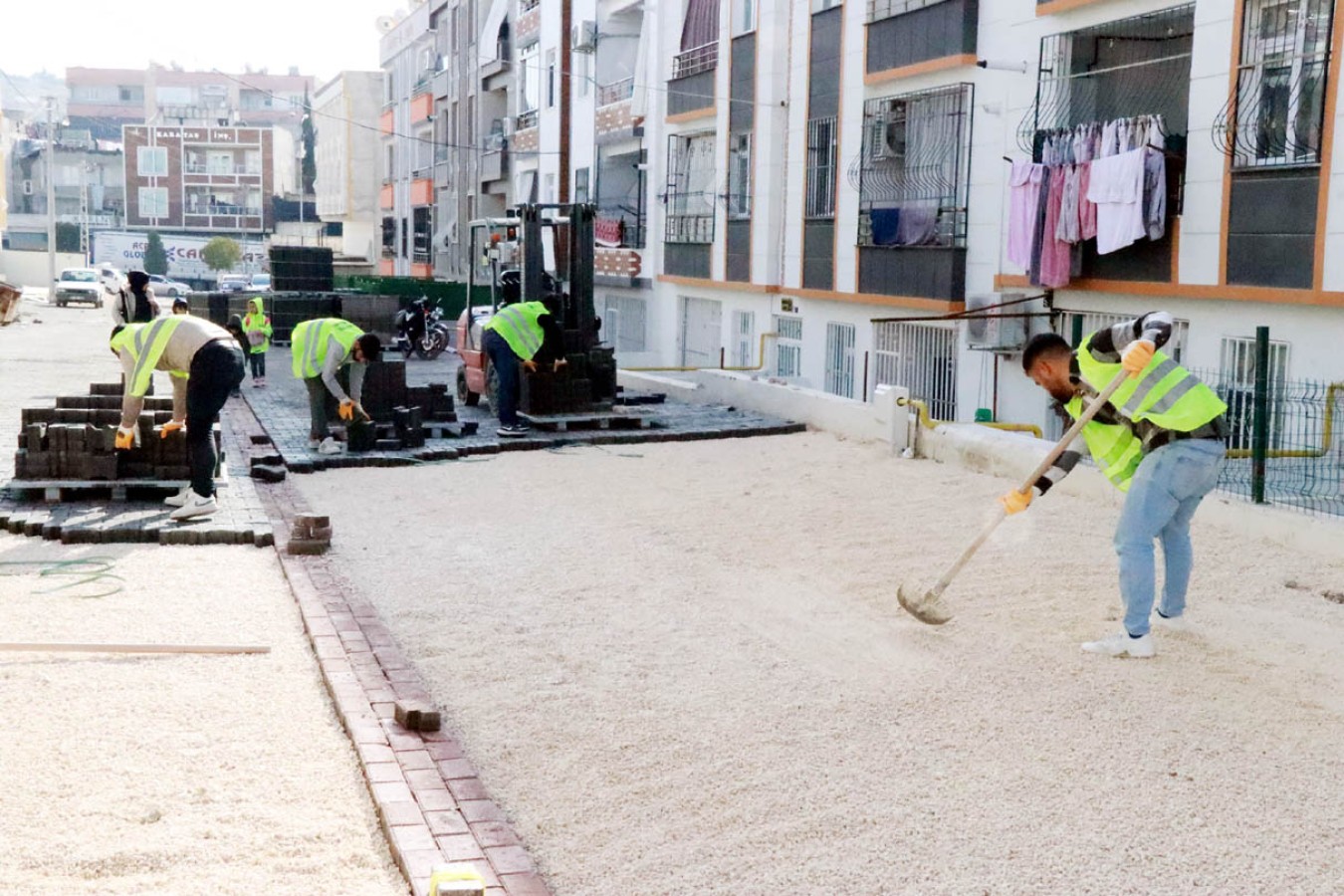 Üstyapı hizmetleri vatandaşı mutlu ediyor;