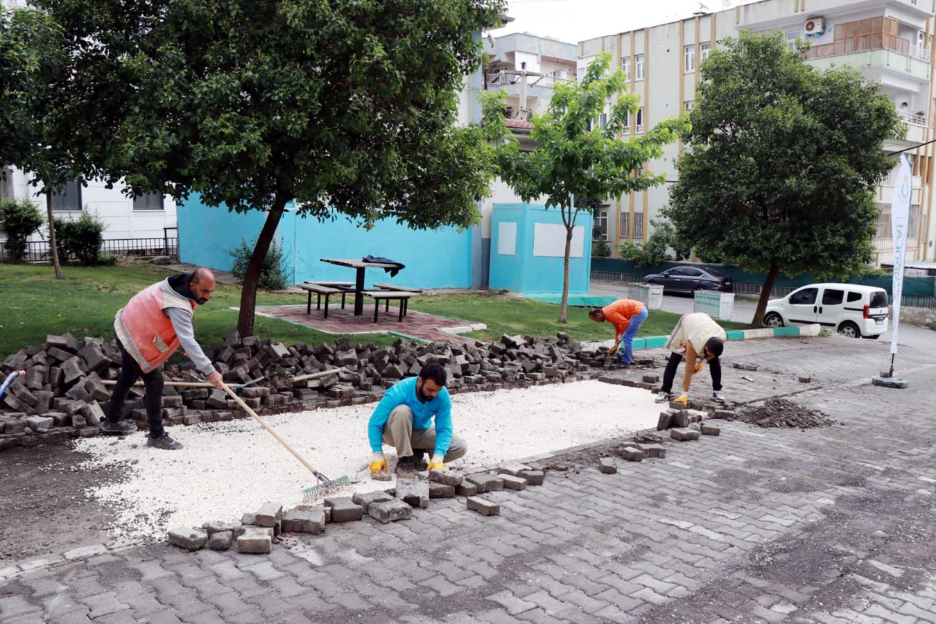 5 Mahallede hummalı üstyapı çalışması;