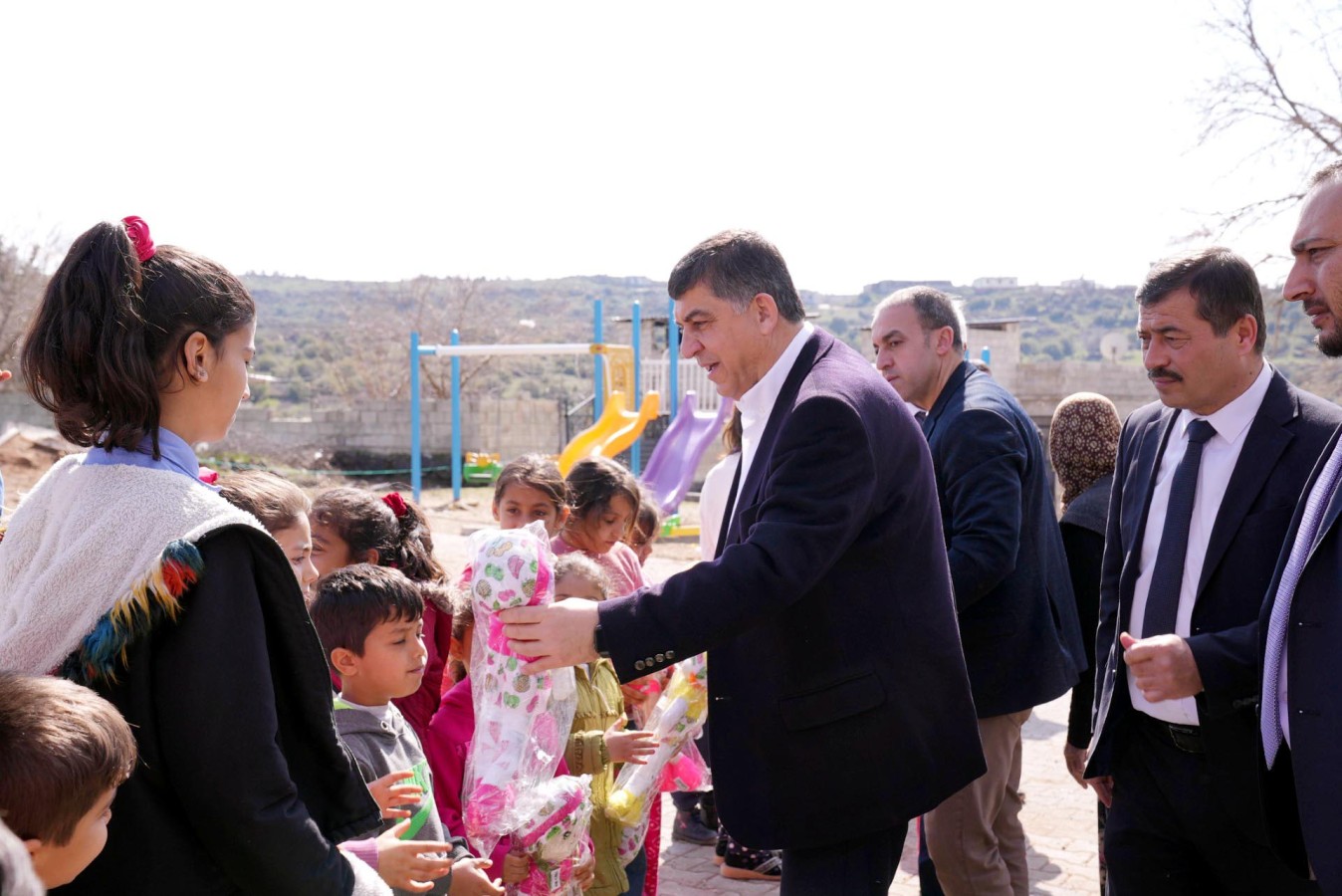 Kırsal mahalle ziyaretleri sürüyor;