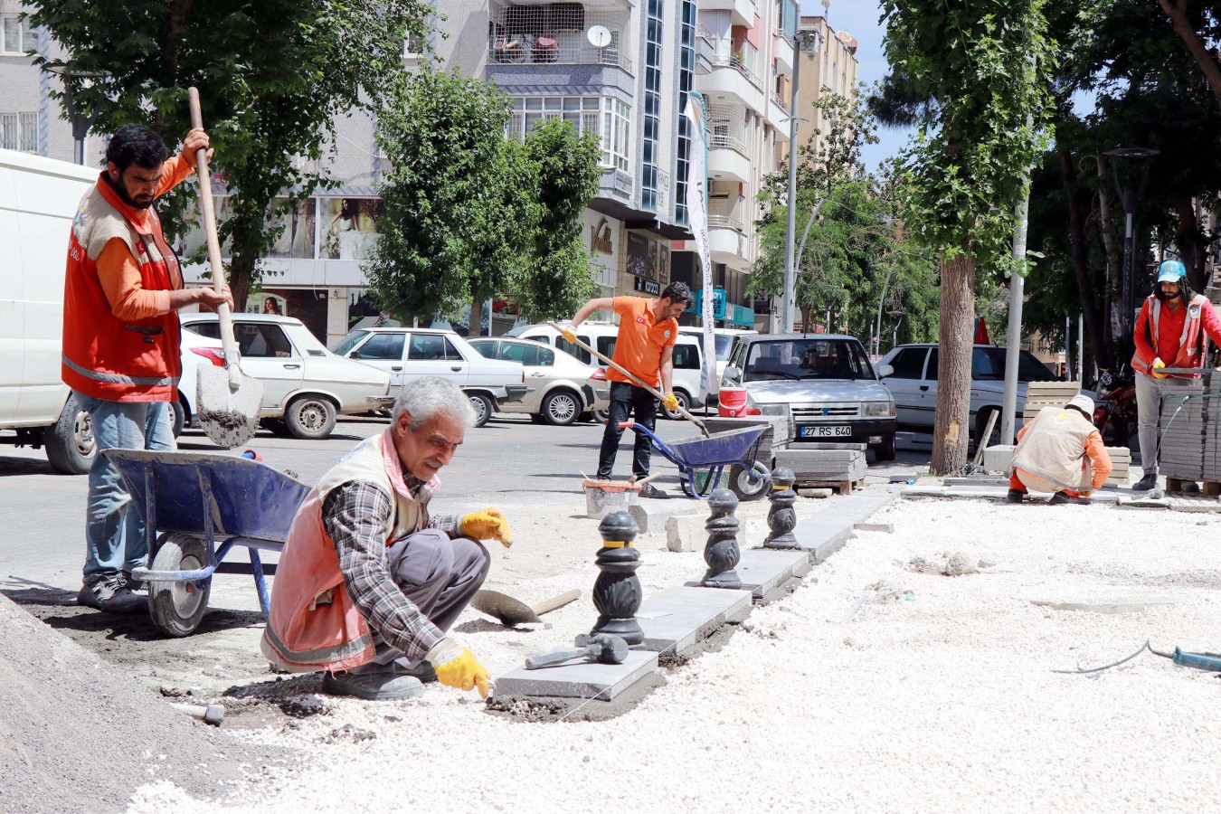 Muhtarlardan başkana hizmet teşekkürü;