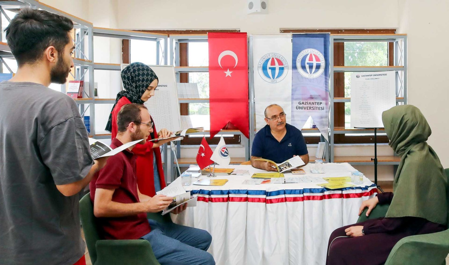 Aday öğrenciler için tercih ofisi açıldı