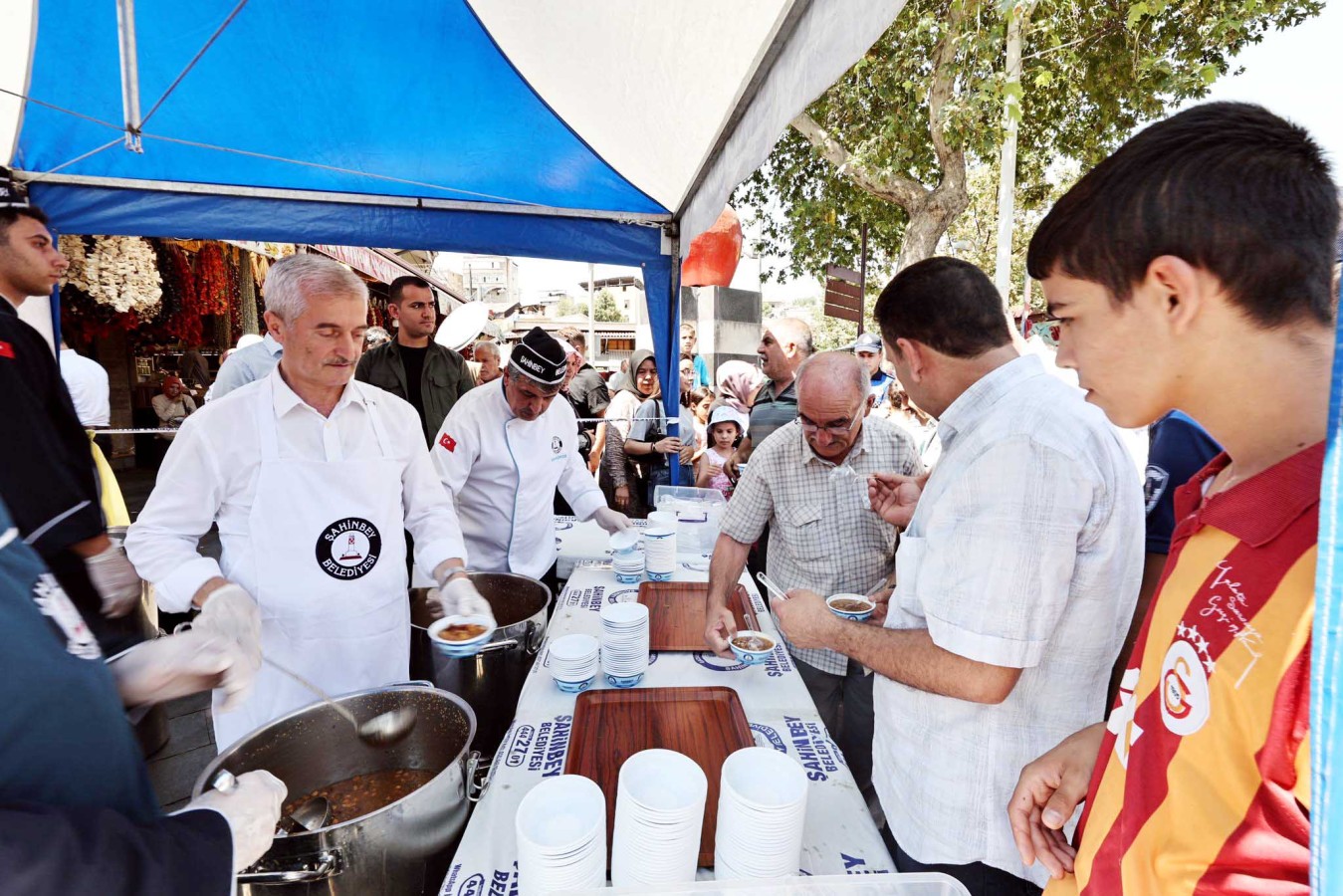 Şahinbey'de aşure geleneği sürüyor;