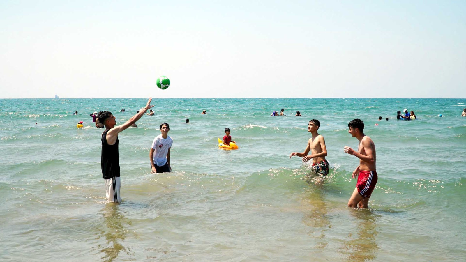 Deniz kampı, öğrencilere unutulmaz bir gün yaşatıyor;